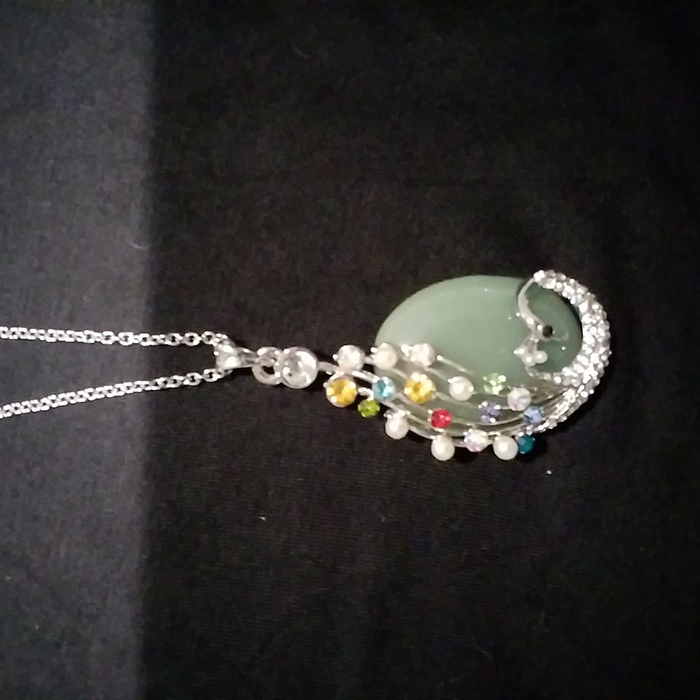Silvertone and crystal peacock on green stone pendant. - Picture 1 of 3